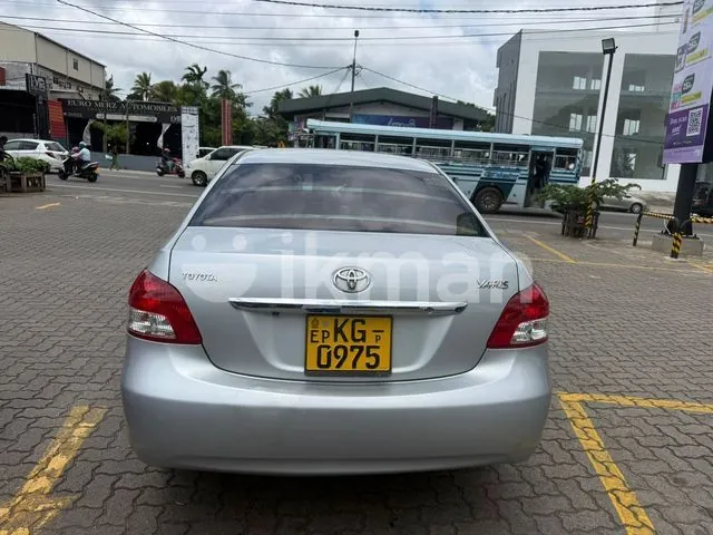 Toyota Yaris 2012 photo 2