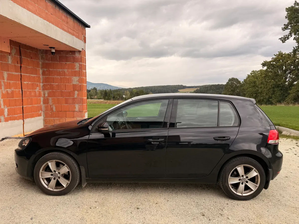 Volkswagen Golf 2010 photo 3