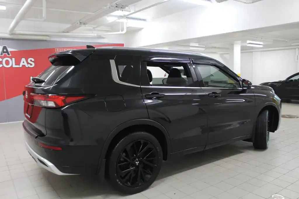 Mitsubishi Outlander 2022 photo 2