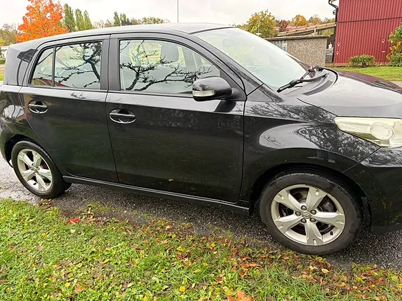 Toyota Urban Cruiser 2009 photo 2