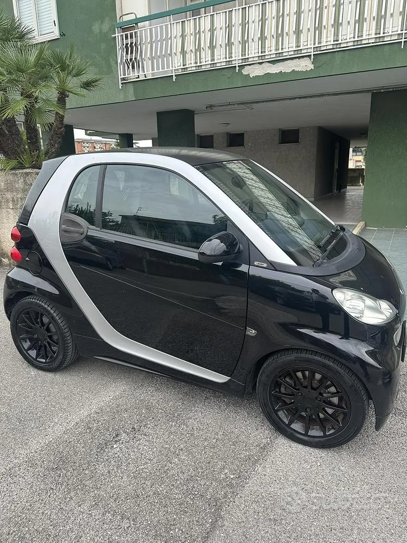 Smart Fortwo 2011 photo 2
