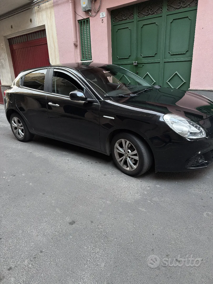 Alfa Romeo Giulietta 2012 photo 2