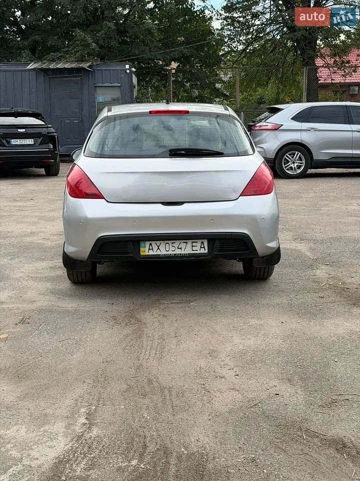 Peugeot 308 2012 photo 3