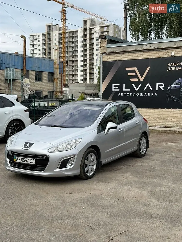 Peugeot 308 2012 photo 2