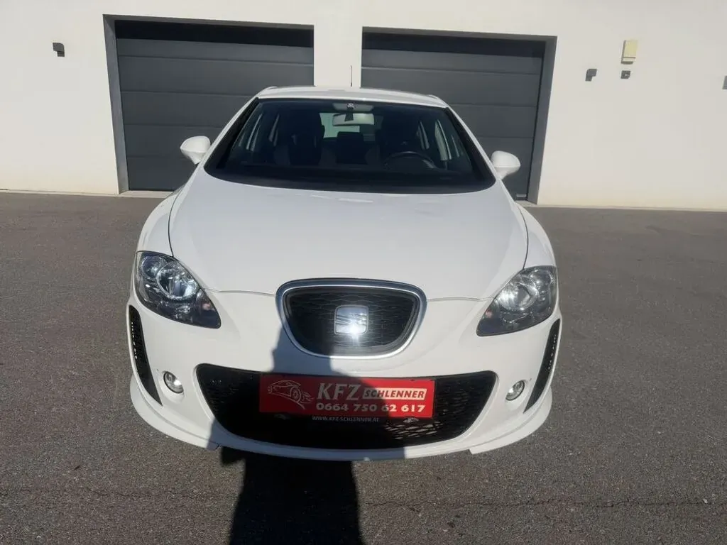 Seat Leon 2011 photo 2