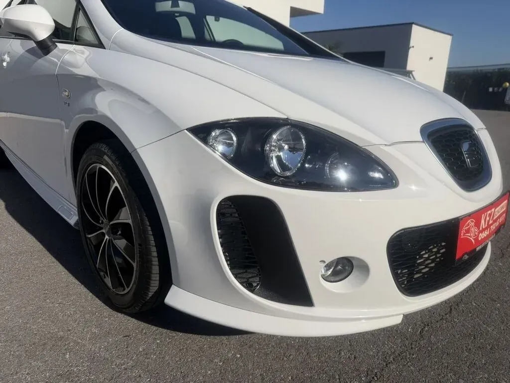 Seat Leon 2011 photo 3