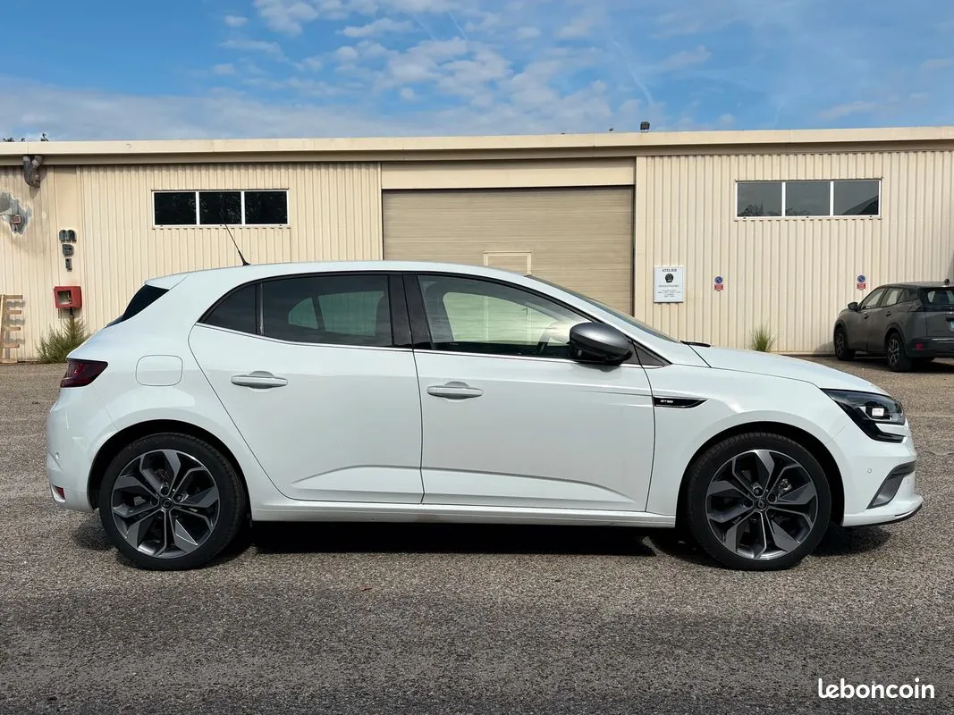 Renault Megane 2019 photo 5