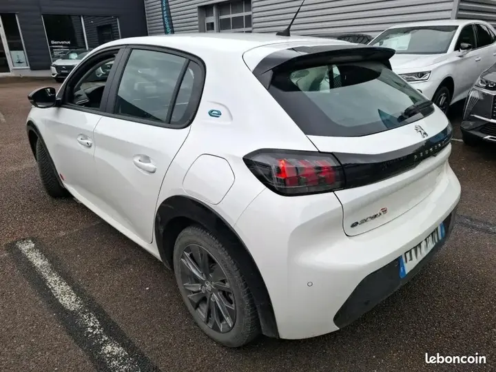 Peugeot 208 2022 photo 3