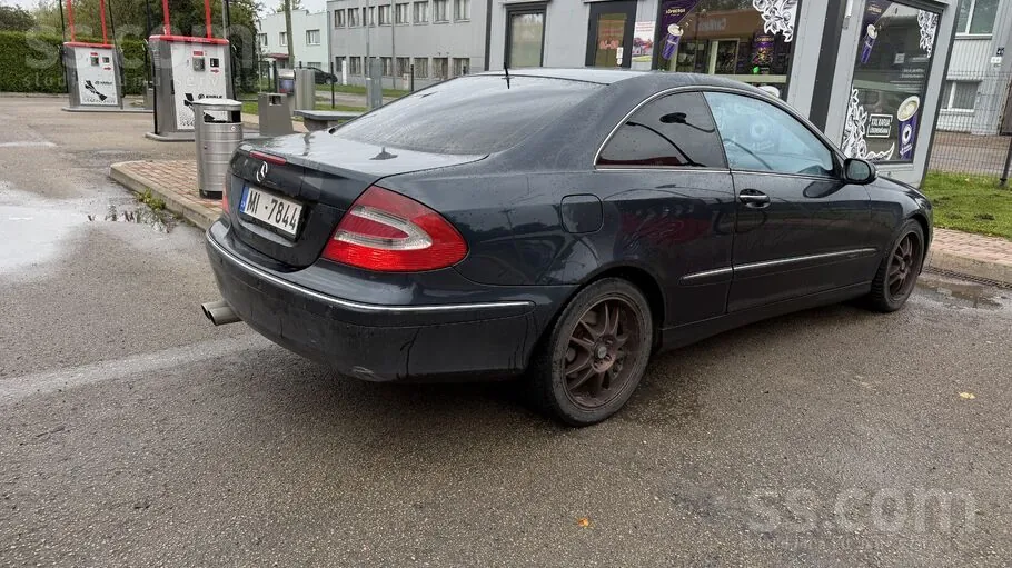 Mercedes-Benz Clk-Class 2003 photo 4