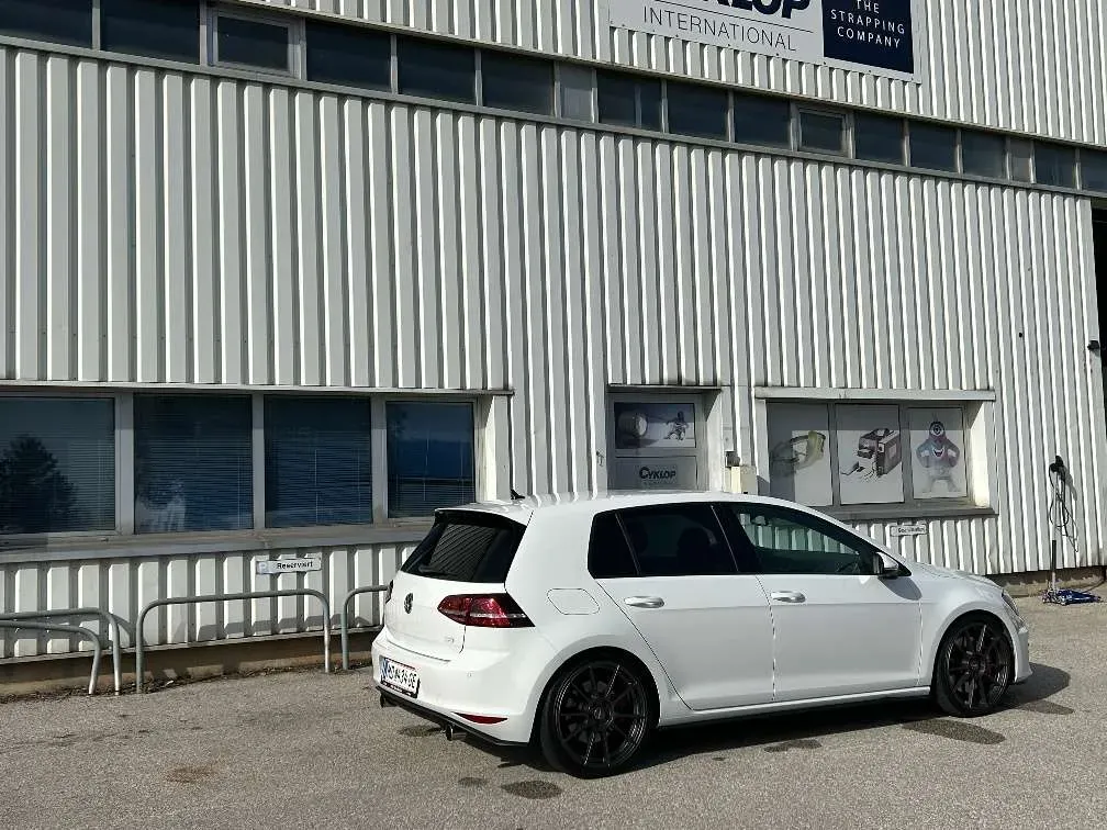 Volkswagen Golf 2015 photo 2