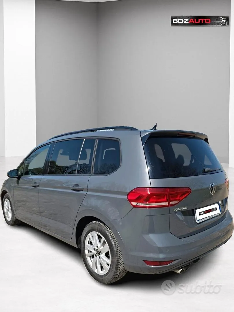 Volkswagen Touran 2021 photo 2