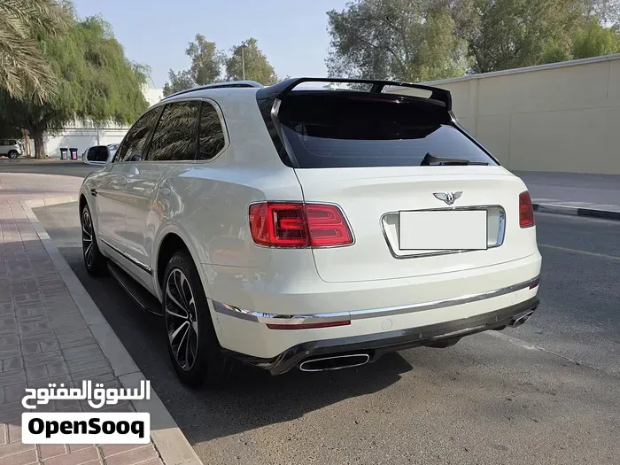 Bentley Bentayga 2017 photo 2