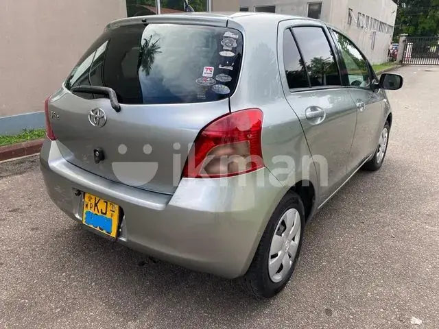 Toyota Vitz 2007 photo 2