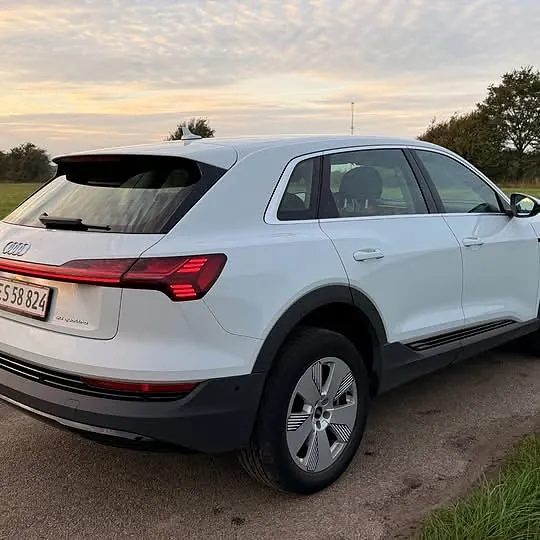 Audi E-Tron 2022 photo 2
