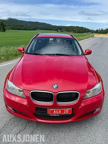 BMW 318D 2010 photo 2