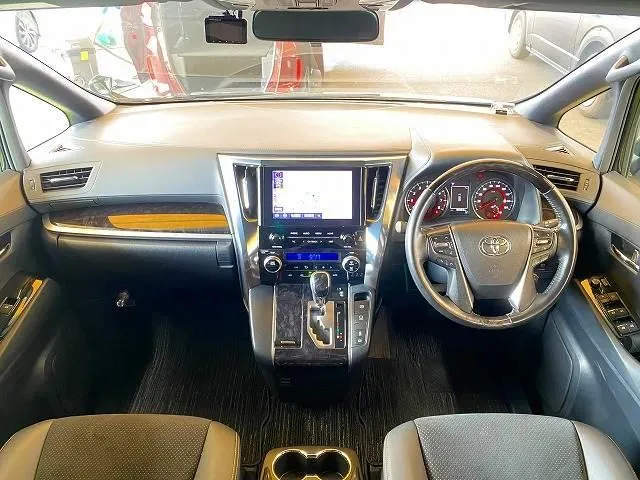 Toyota Vellfire 2020 photo 2