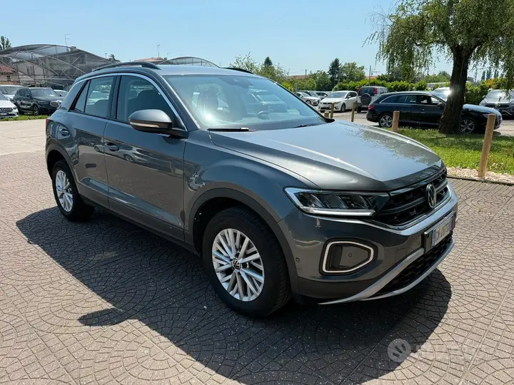 Volkswagen T-Roc 2023 photo 3