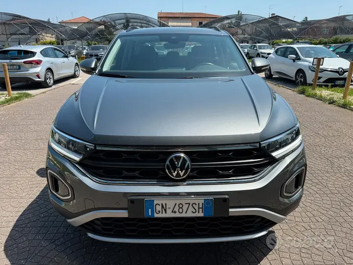 Volkswagen T-Roc 2023 photo 2
