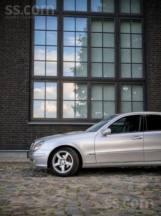 Mercedes-Benz E 280 2004 photo 2