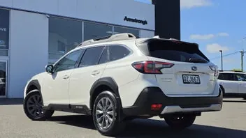 Subaru Outback 2024 photo 3
