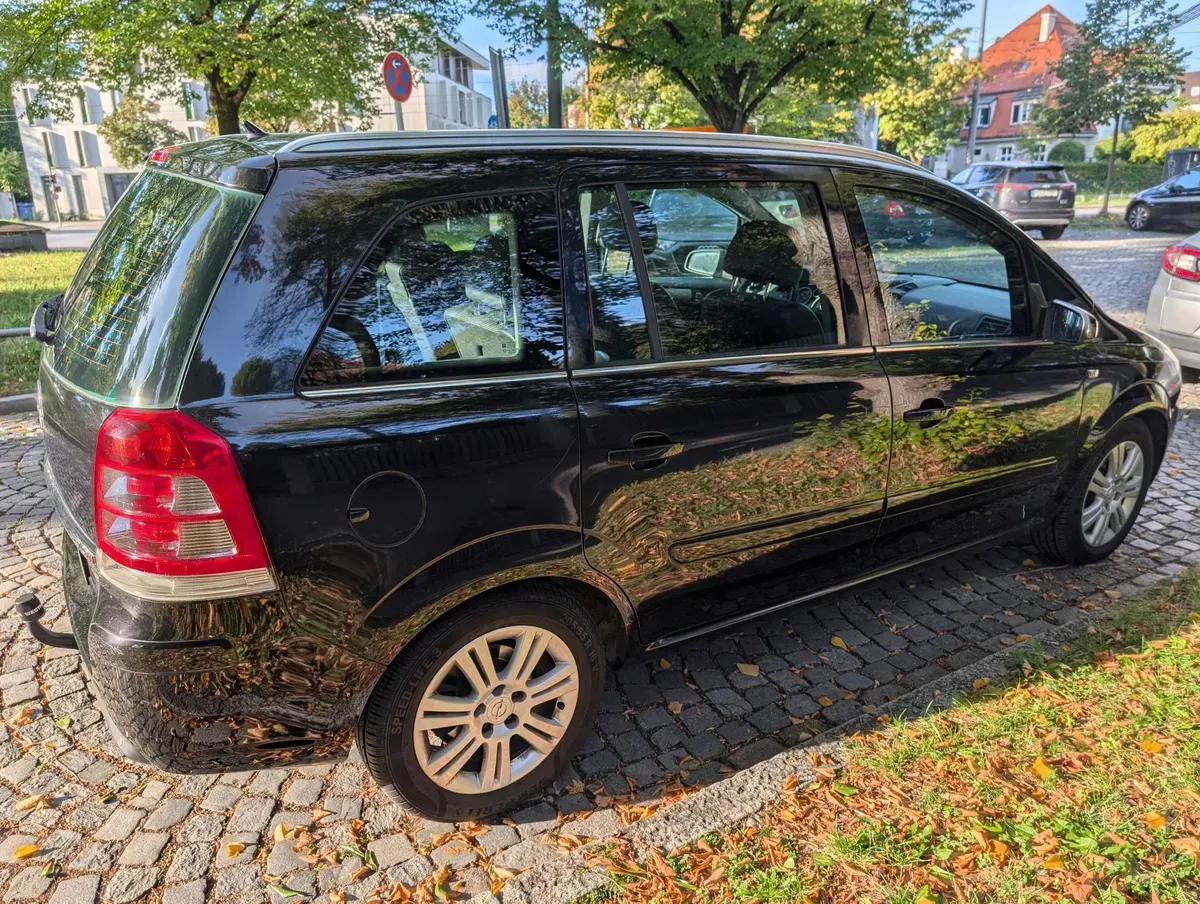 Opel Zafira 2009 photo 2