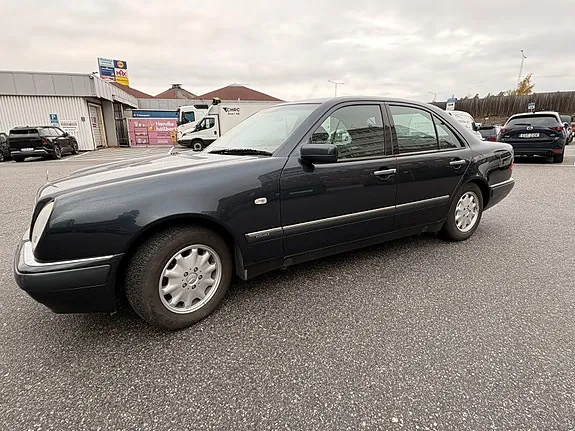 Mercedes-Benz E240 1999 photo 2