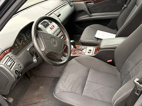 Mercedes-Benz E240 1999 photo 5