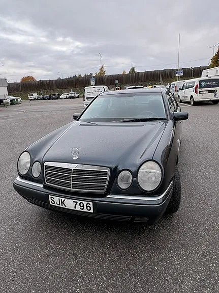 Mercedes-Benz E240