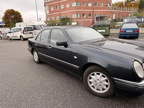 Mercedes-Benz E240 1999 photo 3