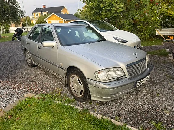 Mercedes-Benz C180
