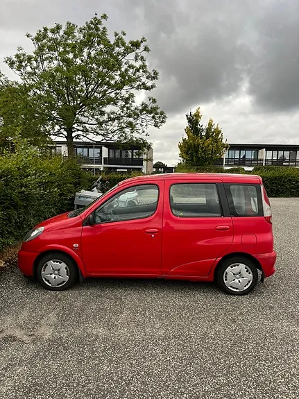Toyota Yaris 2002 photo 2