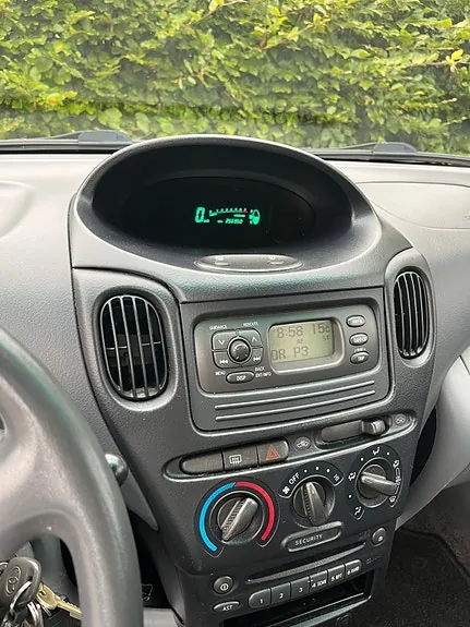 Toyota Yaris 2002 photo 4