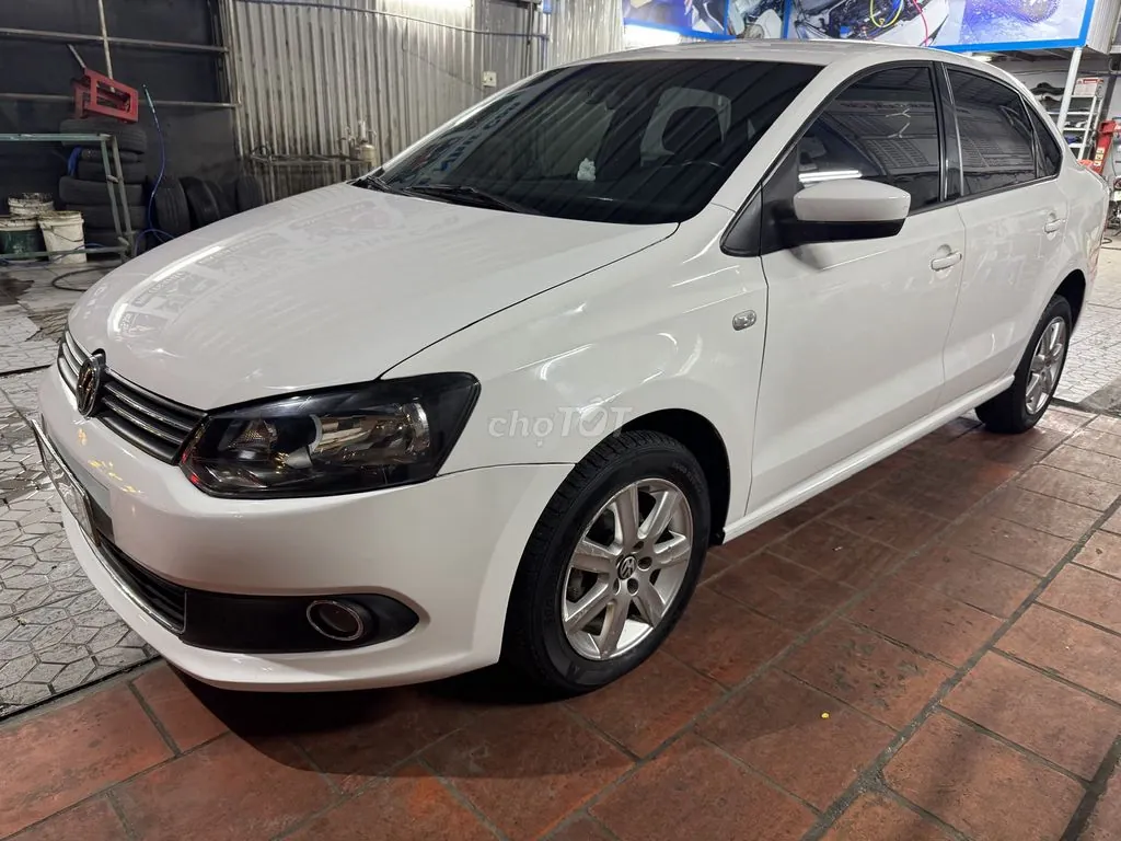Volkswagen Polo 2015 photo 2