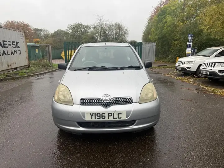 Toyota Yaris 2001 photo 2