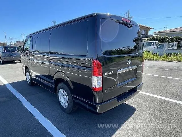 Toyota Hiace Van 2019 photo 3