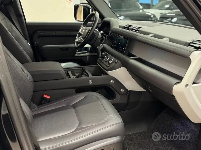 Land Rover Defender 2023 photo 3