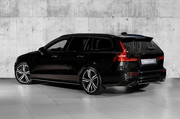 Volvo V60 2022 photo 2
