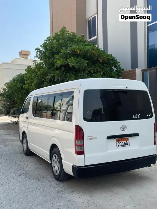 Toyota Hiace 2011 photo 2