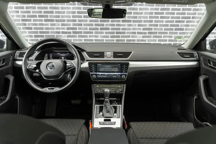 Skoda Superb 2022 photo 2