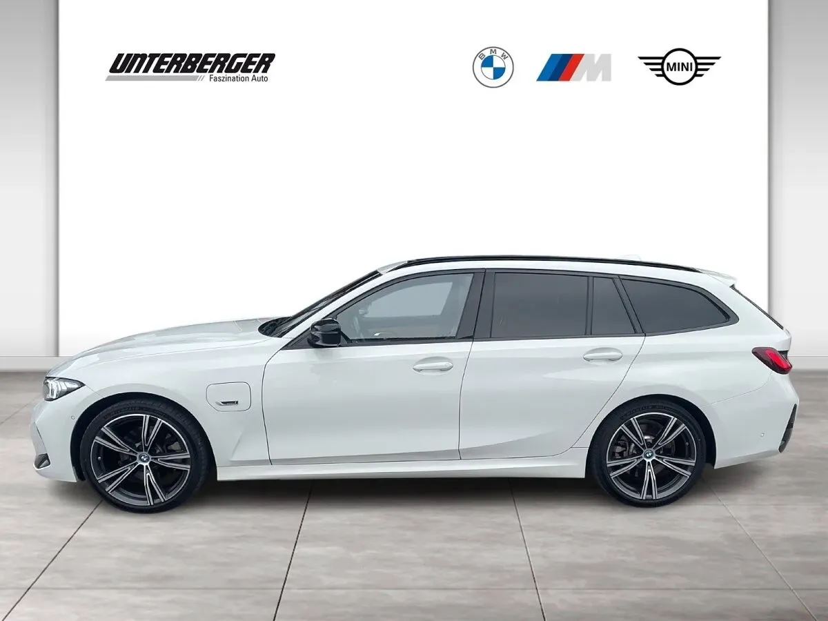 BMW 3 Series 2023 photo 3