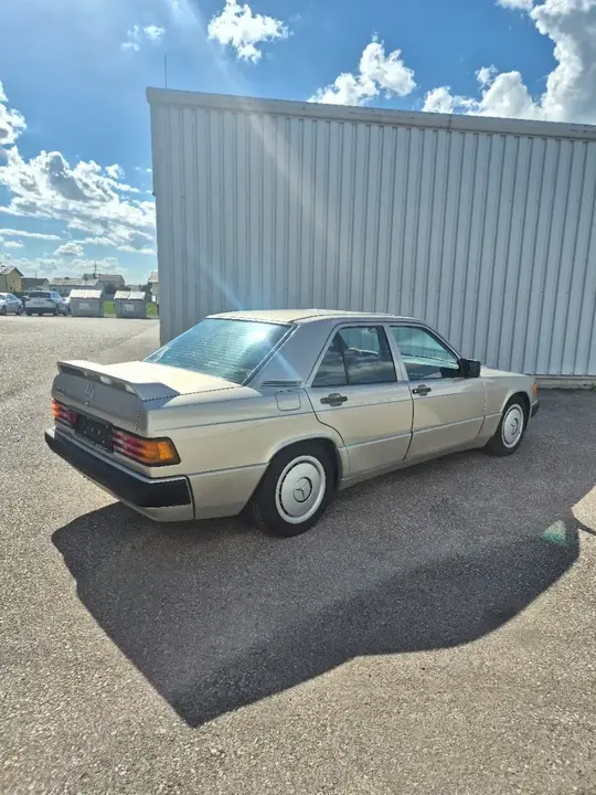 Mercedes-Benz 190 1987 photo 2