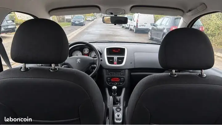 Peugeot 206 2011 photo 3
