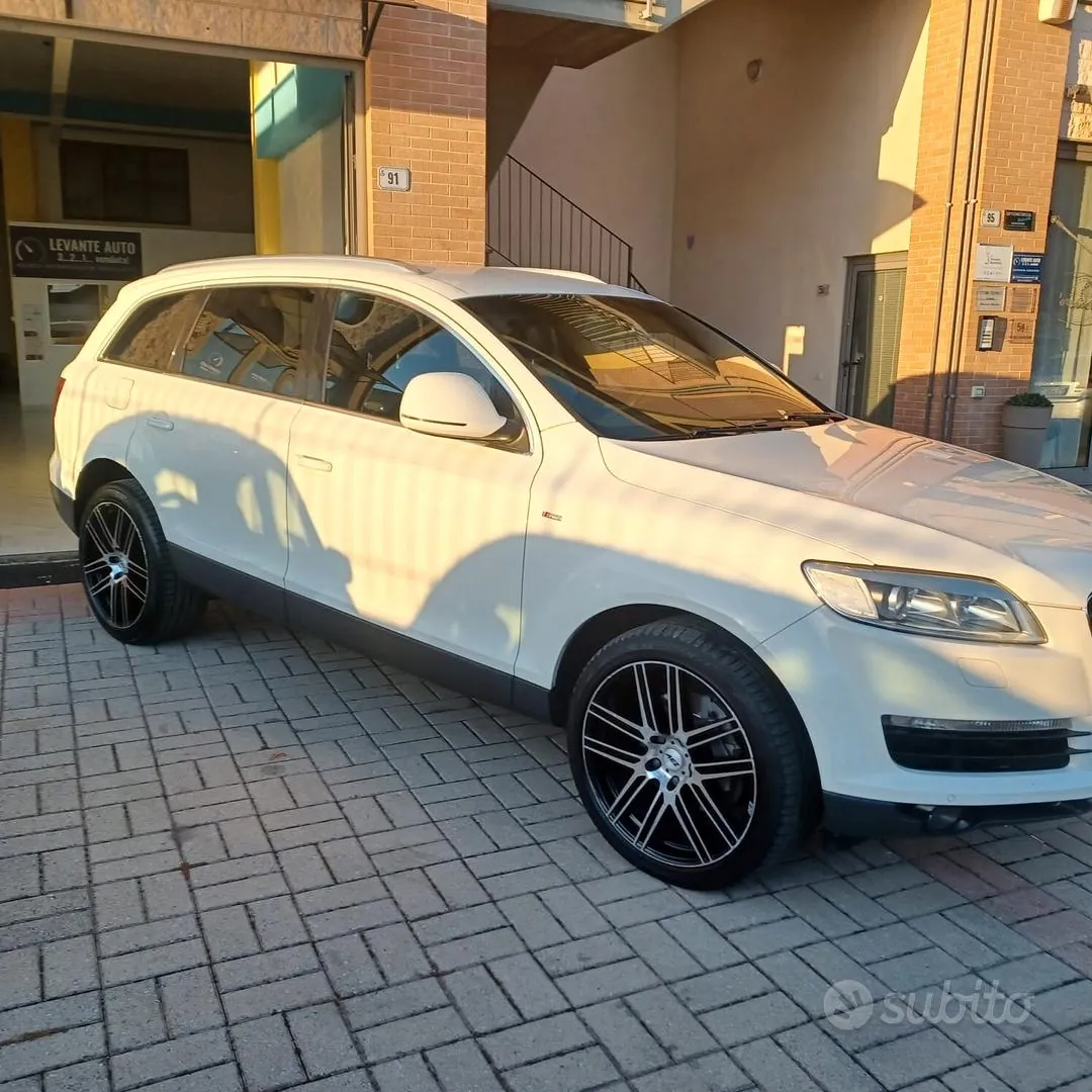 Audi Q7 2008 photo 2