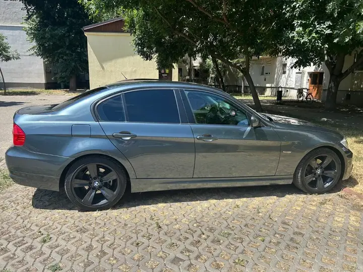 BMW 3 Series 2009 photo 3
