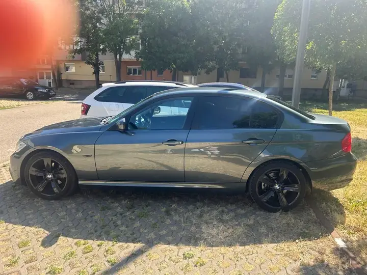 BMW 3 Series 2009 photo 2