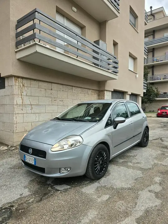 Fiat Grande Punto 2007 photo 2