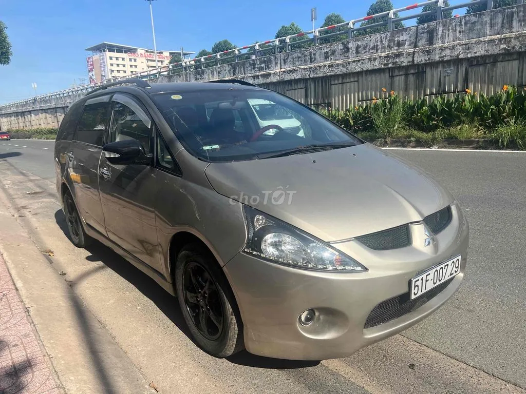 Mitsubishi Grandis 2006 photo 4