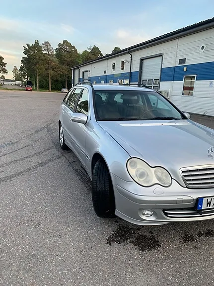 Mercedes-Benz C180 2005 photo 2