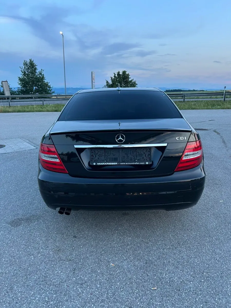 Mercedes-Benz C-Class 2011 photo 3