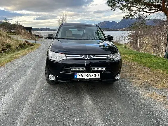 Mitsubishi Outlander 2013 photo 2